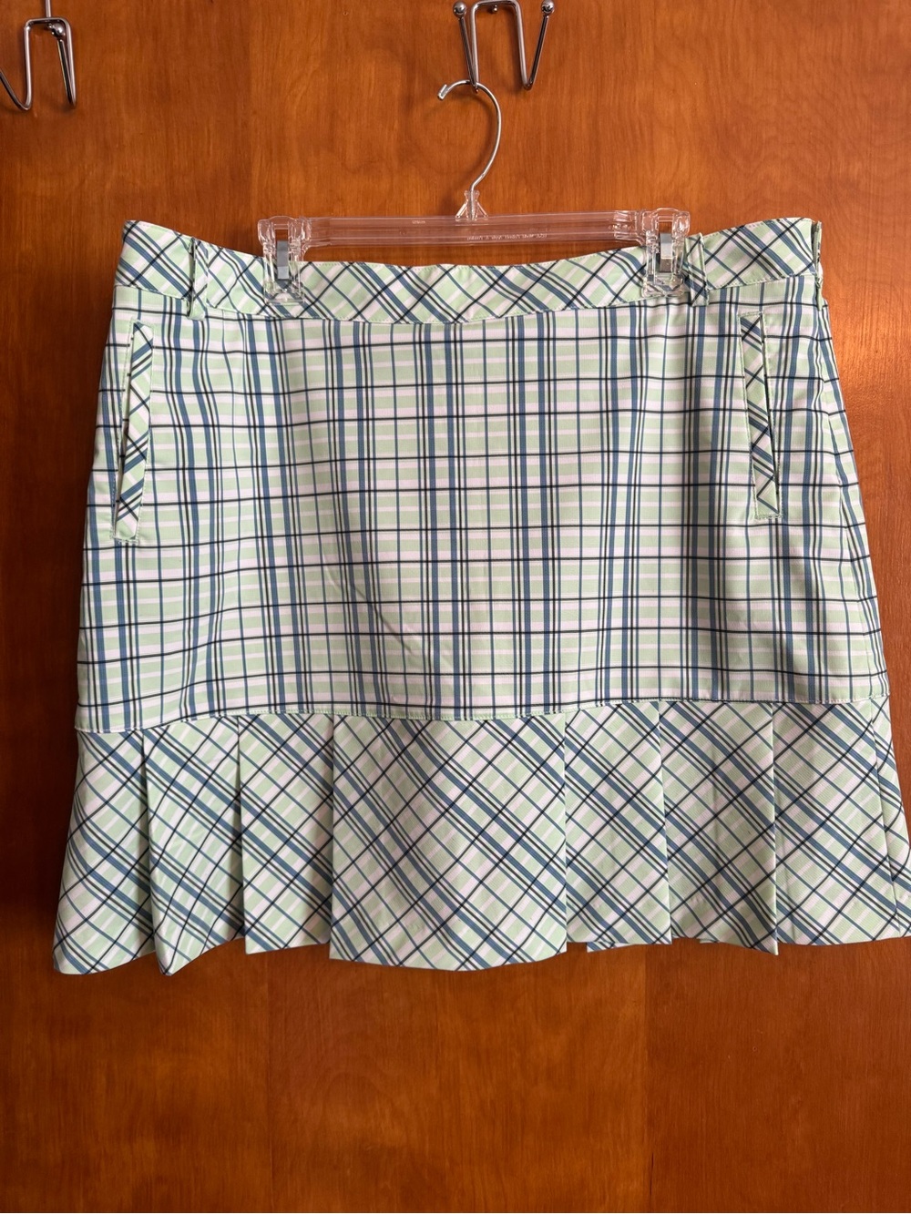 Plaid Ruffle Hem Women's Golf Skirt in Light Green and Navy
